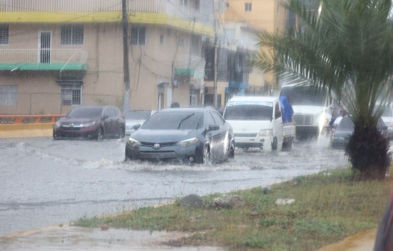 Torrenciales lluvias y tormentas eléctricas afectan gran parte del país, advierte Indomet