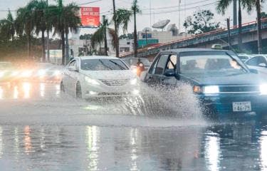 Torrenciales lluvias y tormentas eléctricas afectan gran parte del país, advierte Indomet