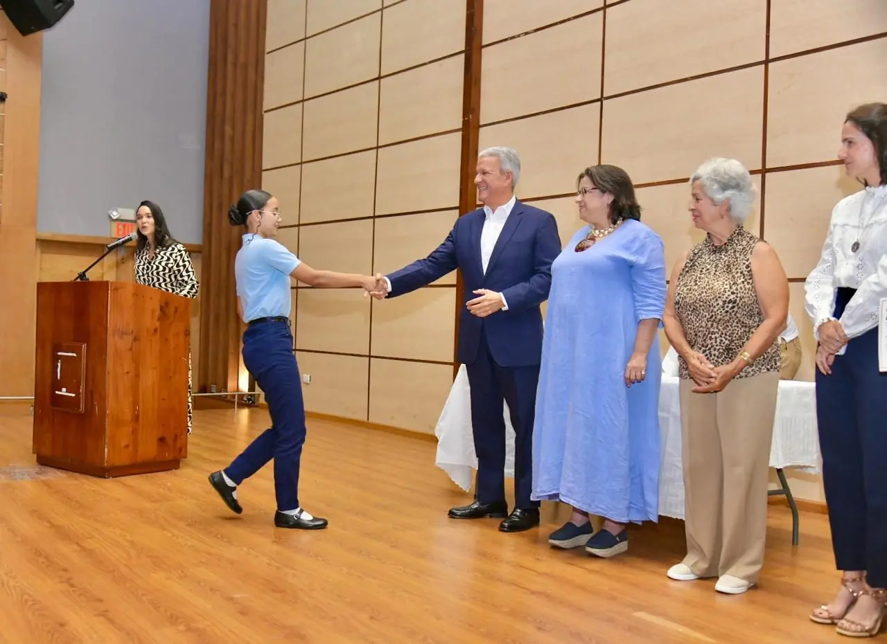 Fundación Macarrulla reconoce talento estudiantil por la libertad