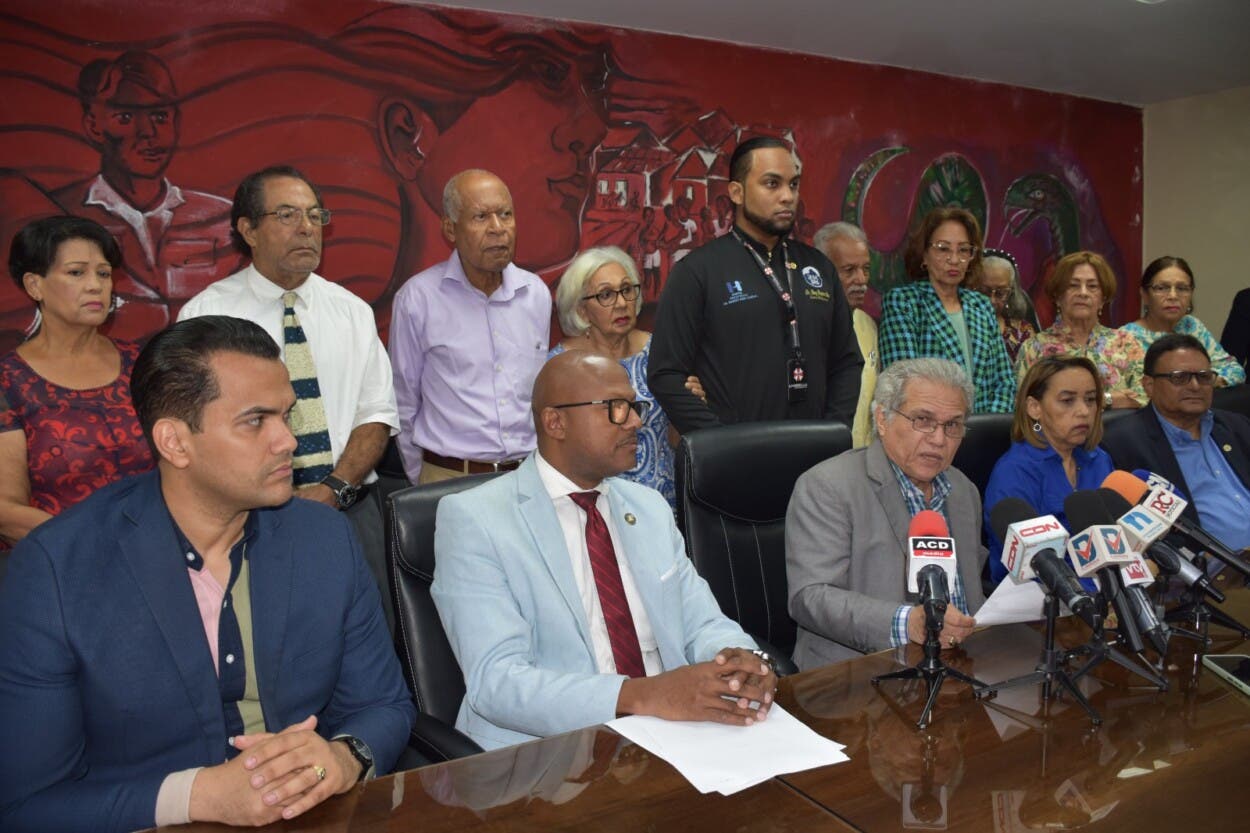CMD convoca marcha por cancelaciones de médicos, dice Waldo manterse firme en lucha