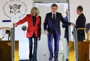 Macron pide no perder el tiempo con las acusaciones que recibe en las redes sociales