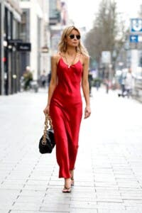 El vestido lencero, la prenda más deseada por su potencial sexi y su versatilidad