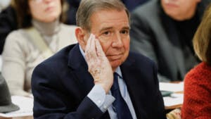 Edmundo González hospitalizado en Madrid por una bajada de tensión