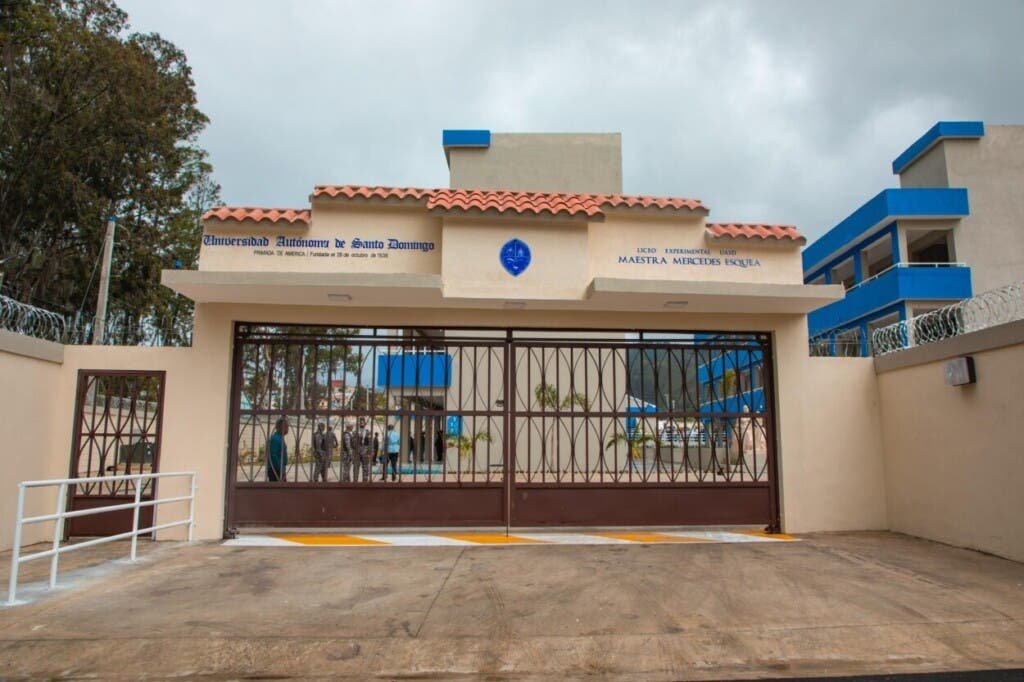 Un nuevo liceo y calles asfaltadas: Abinader transforma Constanza