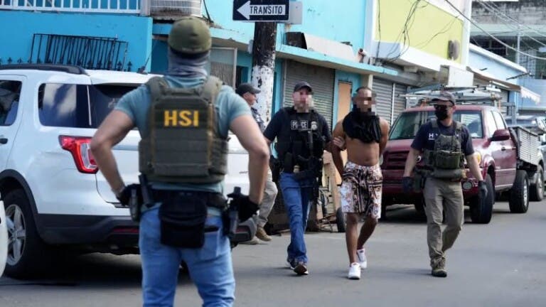 ¿Quién protege a los migrantes en Puerto Rico? Amnistía pide frenar política de Trump