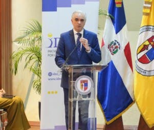 Educación reconoce baches en el sistema