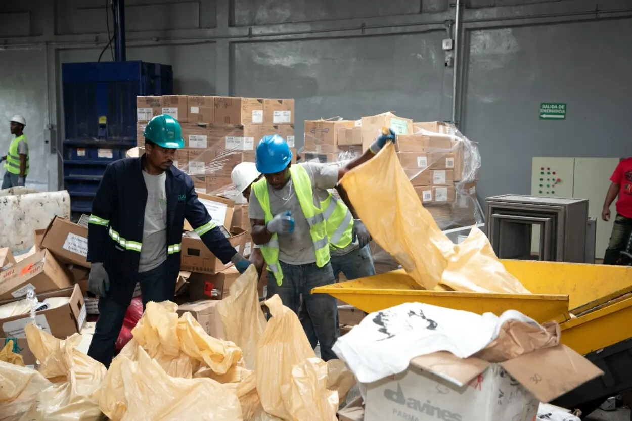 Retiran comercio artículos no aptos para consumo humano