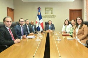 Valdez Albizu recibe visita de delegación Citi