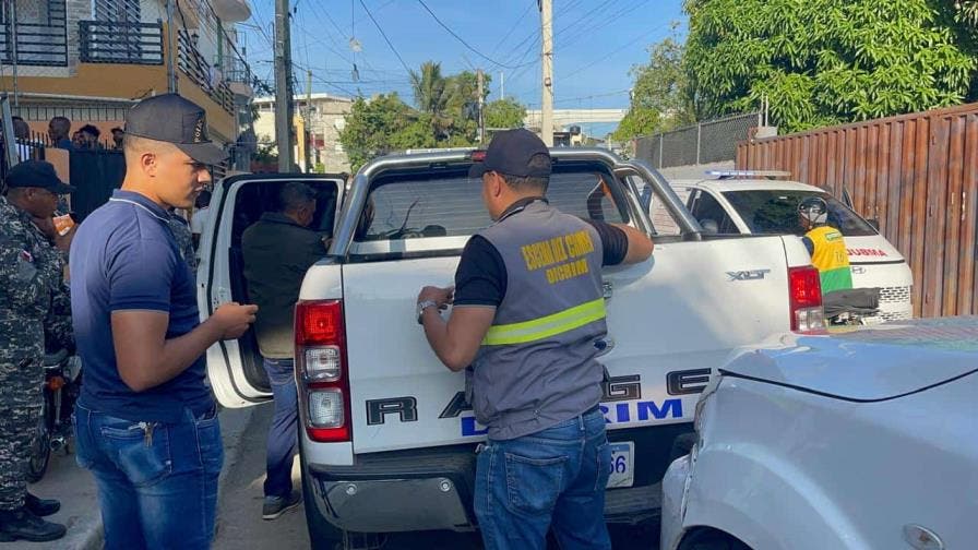 Muere haitiano al lanzarse de edificio durante operativo de Migración en Santiago
