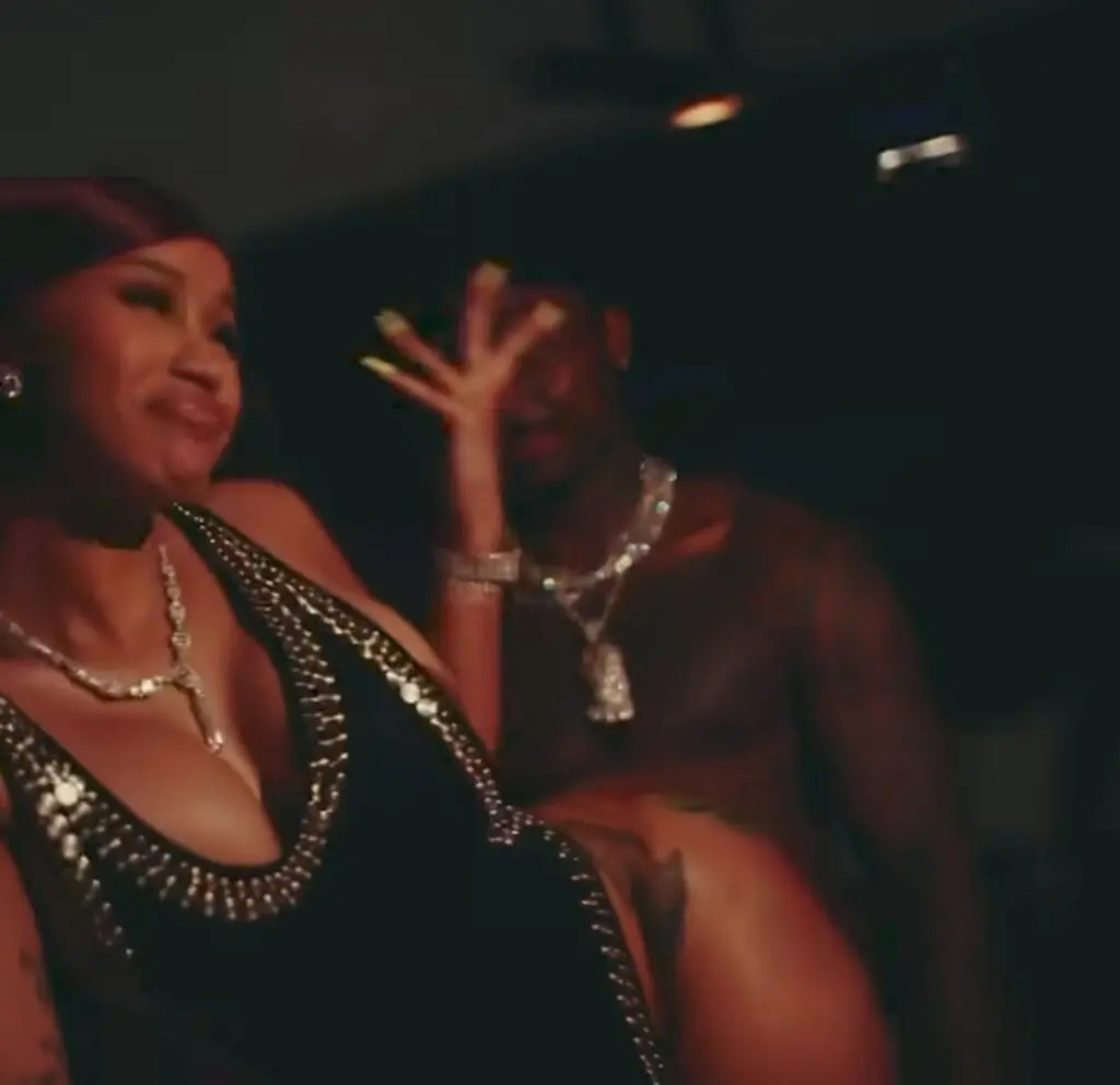Cardi B oficializa su romance con Stefon Diggs en medio de críticas a Offset