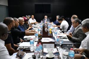 Lidom y Fenapepro inician negociaciones para renovación de acuerdo