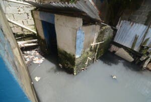 Cañada con basura y aguas negras en el sector Savica genera grave problema de insalubridad