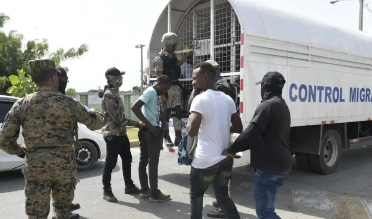 Senadores acusan a militares de complicidad en tráfico de haitianos
