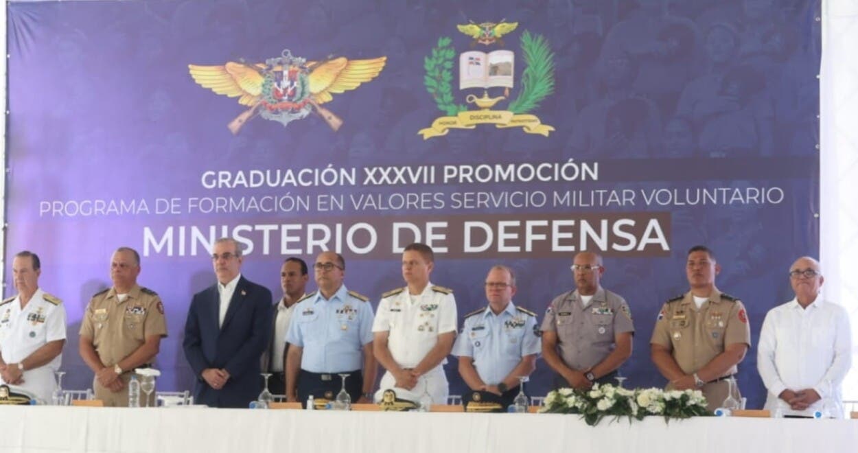 Defensa gradúa 5,536 jóvenes voluntarios