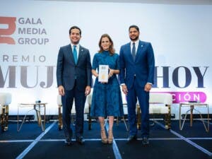 Ligia Bonetti recibe galardón “Empresaria del Año”