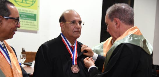 Julio César Castaños Guzmán, fue investido como Miembro de Número de la Academia de Ciencias de la República Dominicana