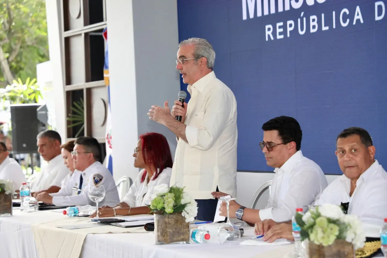 Presidente Abinader dice impulsa crecimiento económico