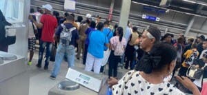 Alto voltaje provoca largo retraso trenes del Metro