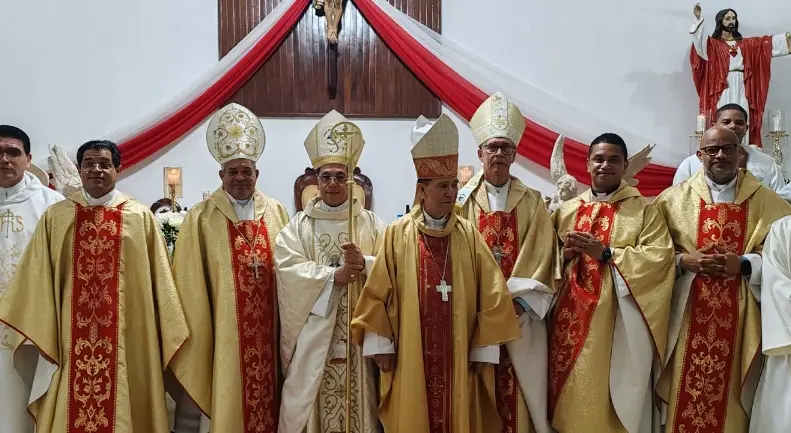 Celebran 25 años vida sacerdotal obispo