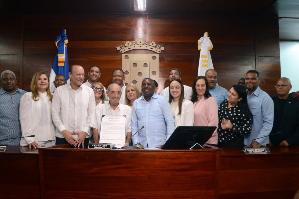 Alcaldía reconoce aportes aviación de Pepe Hidalgo