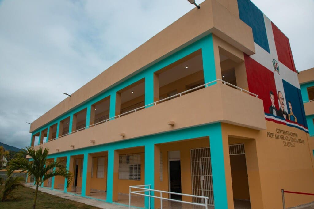 Un nuevo liceo y calles asfaltadas: Abinader transforma Constanza