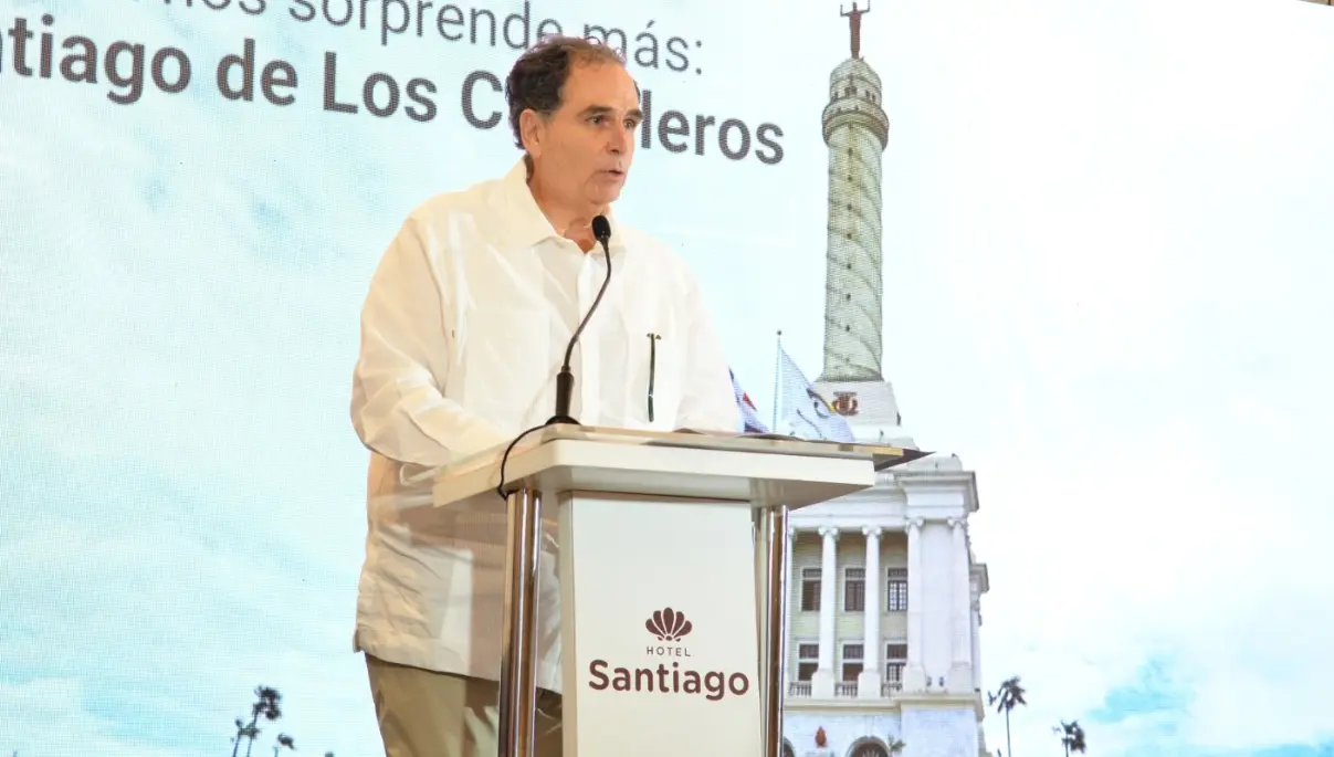 Exhorta unidad a empresarios de Santiago