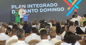 Luis Abinader y Carolina Mejía dan inicio a construcción del Malecón Deportivo
