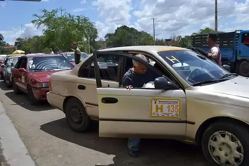 Choferes anuncian paro este lunes en rutas de Santiago