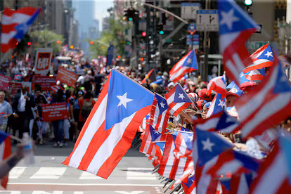 Vibrante desfile puertorriqueño inunda Nueva York con alegría y colores
