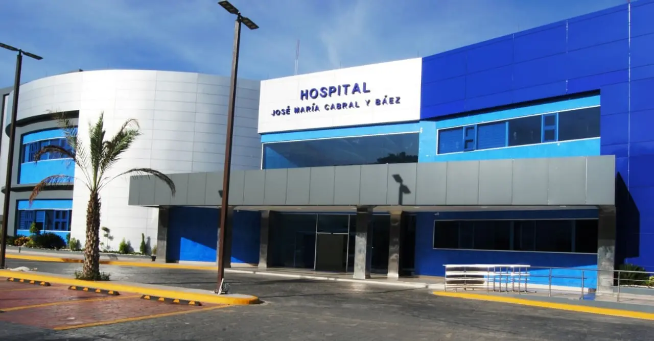 Falsa alarma de incendio activa protocolo de evacuación en hospital Cabral y Báez de Santiago
