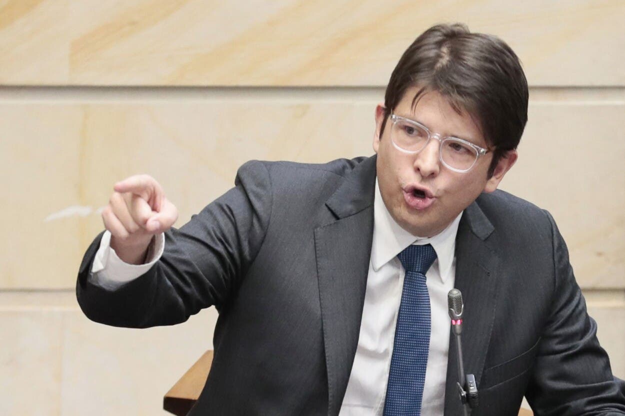 Mejora la salud del senador Uribe Turbay tras atentado en Bogotá