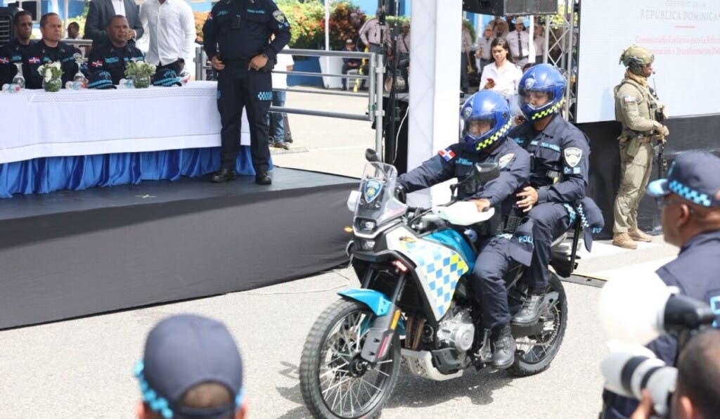 El presidente Luis Abinader lanzó este lunes nuevo modelo de patrullaje de la Policía Nacional en cual busca reducir criminalidad en el país./Foto Alexis Monegro