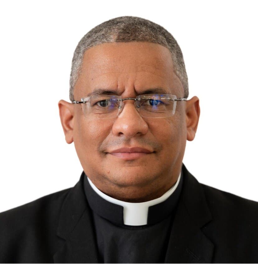 Papa León XIV nombra al padre Rosario Henríquez como obispo auxiliar de Santiago