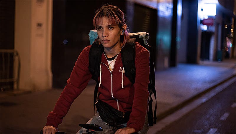 Una noche de reparto en bicicleta se convierte en ‘thriller’ social en la película ‘Rider’