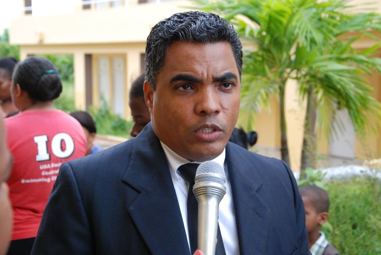 Exregidor pide renuncias de presidenciales del PRM