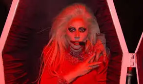 Lady Gaga debuta en el Tudum de Netflix como parte del elenco de ‘Wednesday’