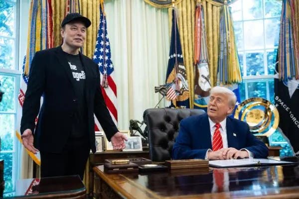 Donald Trump, no mostró interés este viernes en hacer las paces con el magnate tecnológico Elon Musk