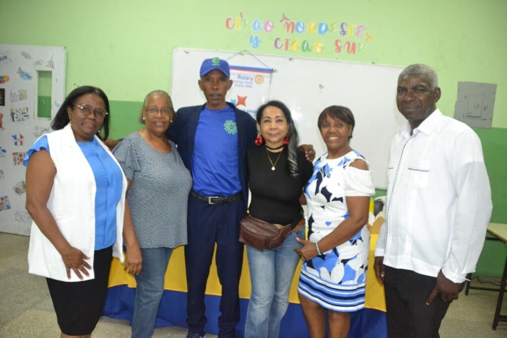 La actividad estuvo encabezada por la gobernadora nacional del Club Rotary, Ysabel Reyes Santiller, así como por el presidente del Club Rotary Fomento, Héctor Jaques Valdez, y la presidenta del Club Rotary de Santo Domingo Norte, Julia Rodríguez.