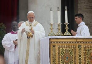 León XIV, en su primer Corpus «Hoy hay pueblos enteros humillados por la codicia ajena»