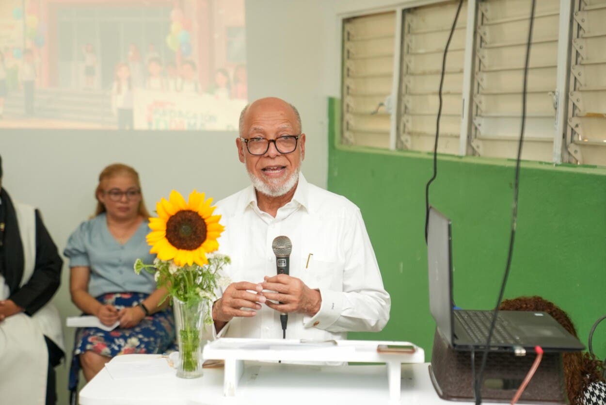 Fundación DAMA reconoce a estudiantes meritorios de los liceos Las Américas y Juan Pablo Duarte; entrega RD$150,000
