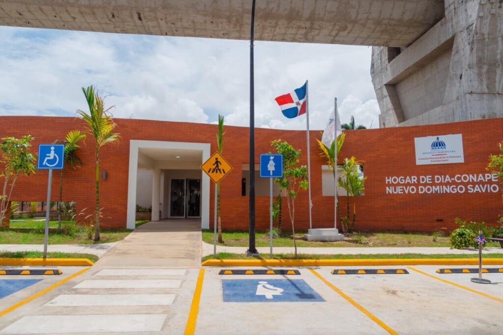 “La entrega de este hogar de día reafirma el compromiso del Ministerio de la Presidencia, a través de URBE, con la inclusión, la dignidad y el bienestar de las comunidades más vulnerables, llevando infraestructuras sociales de alto impacto a sectores históricamente marginados”, afirmó.