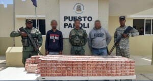 Detienen 2 miembros de Medio Ambiente y uno de la Armada con tráfico de 60 mil cigarrillos