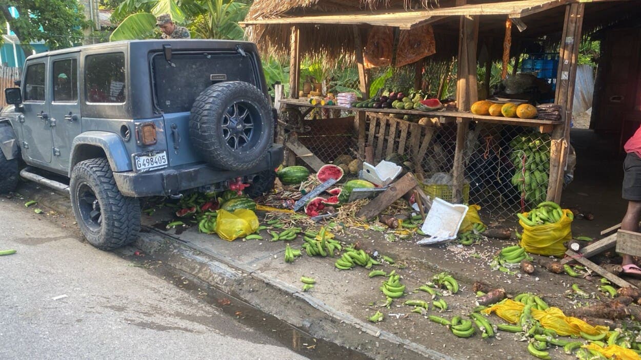Escape fallido: Conductor choca al huir del Ejército con 15 haitianos en Valverde
