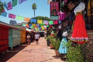 El centro de Los Ángeles intenta recobrar su colorida normalidad después de las protestas
