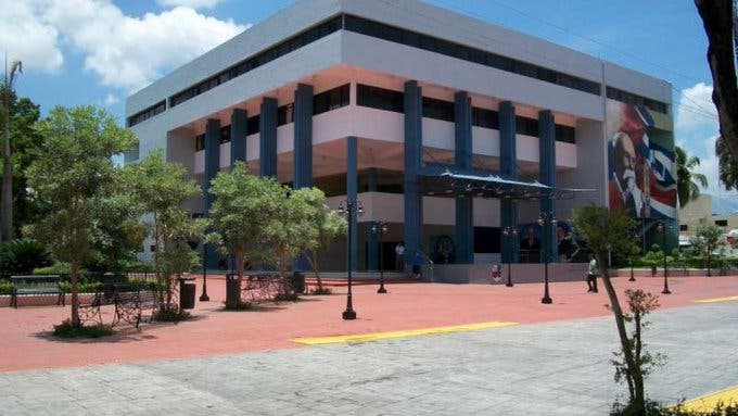 Irregularidades en contrataciones: Informe revela fraudes en Baní
