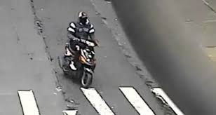 Arrancan cadena a niño en El Bronx
