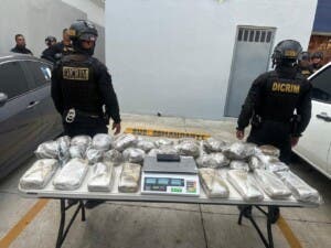 Policía ocupa drogas, arma y equipos de pesaje durante operativo en La Zurza