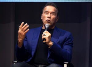 Schwarzenegger pide “dejar de lloriquear” por Trump y trabajar por el medioambiente