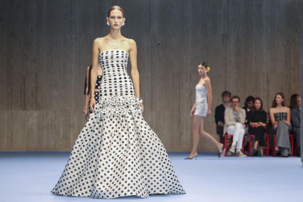 Imagen de archivo de un desfile de Carolina Herrera. EFE/EPA/SARAH YENESEL