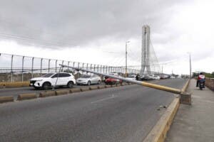 Caída postes de la 17